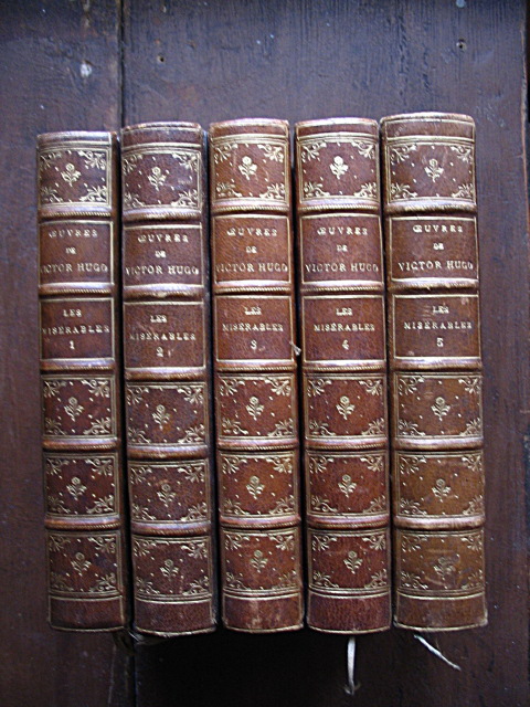 HUGO, Victor. Œuvres. Les Misérables. 5 volumes. Paris, Alphonse Lemerre, 1899. Demi-maroquin.